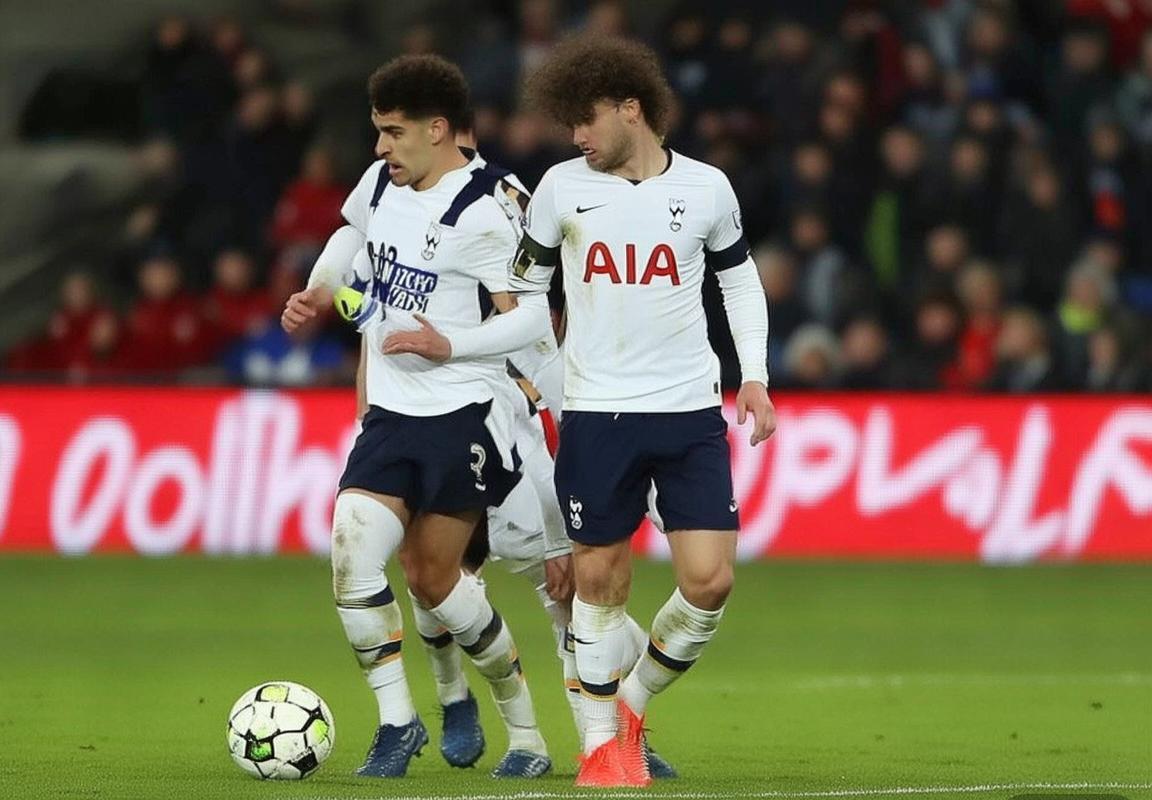 切尔西凯塞多禁赛影响中场，英超积分榜争冠保级白热化，狼队保级压力加剧，冬季转会窗或成关键